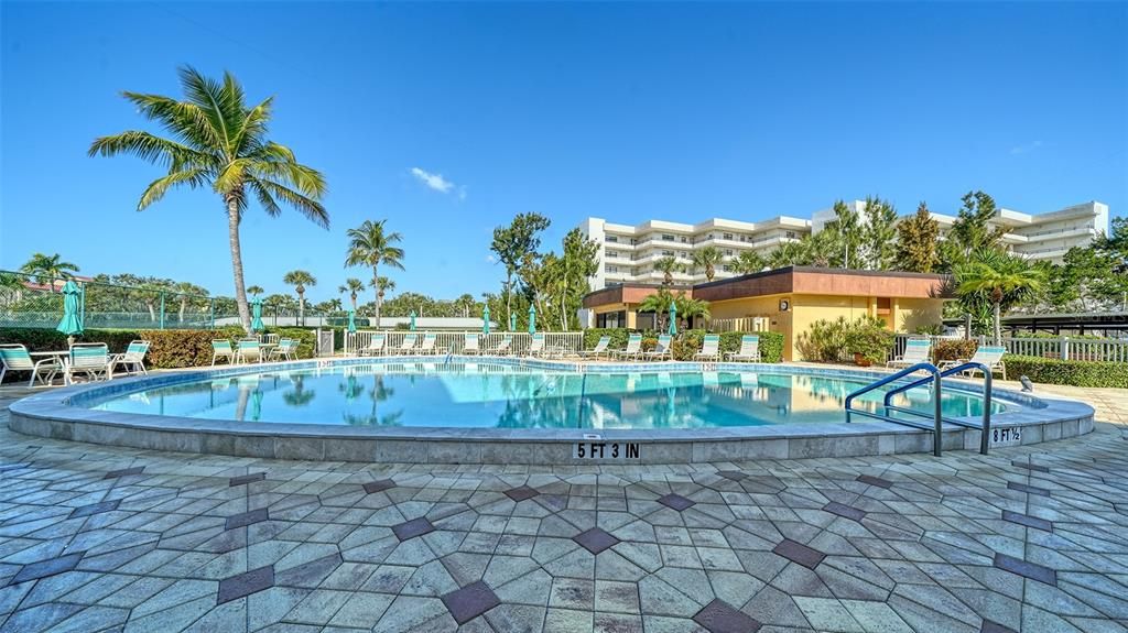 For Sale: $750,000 (2 beds, 2 baths, 1303 Square Feet)