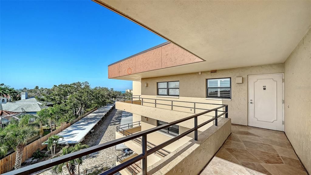 For Sale: $750,000 (2 beds, 2 baths, 1303 Square Feet)