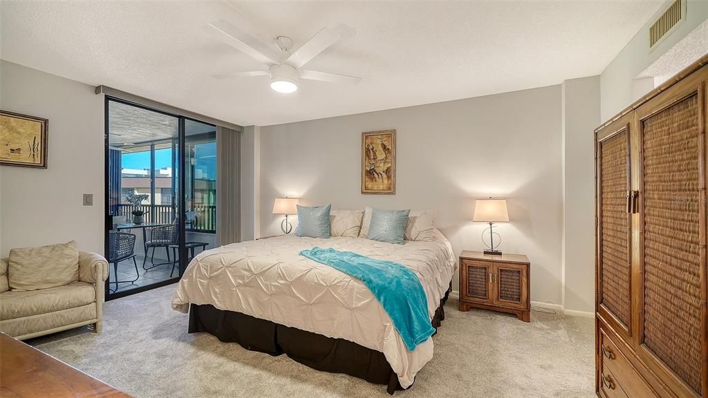 For Sale: $750,000 (2 beds, 2 baths, 1303 Square Feet)