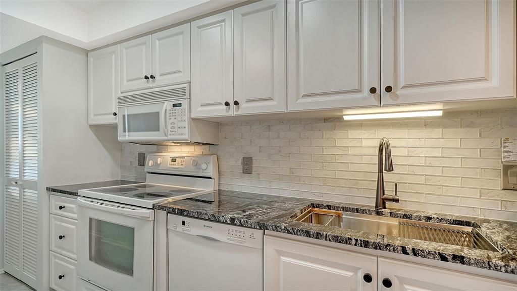 For Sale: $750,000 (2 beds, 2 baths, 1303 Square Feet)