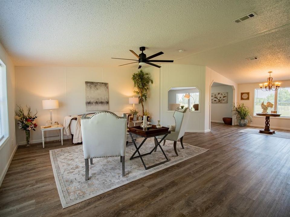 На продажу: $359,900 (4 спален, 2 ванн, 2432 Квадратных фут)