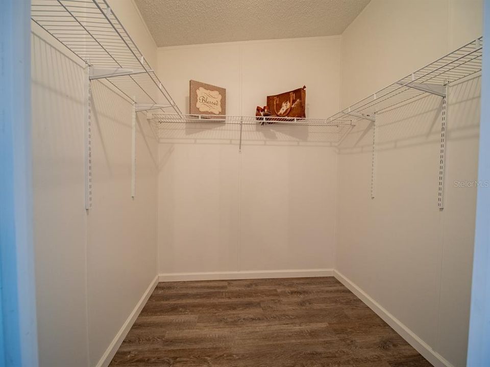 На продажу: $359,900 (4 спален, 2 ванн, 2432 Квадратных фут)