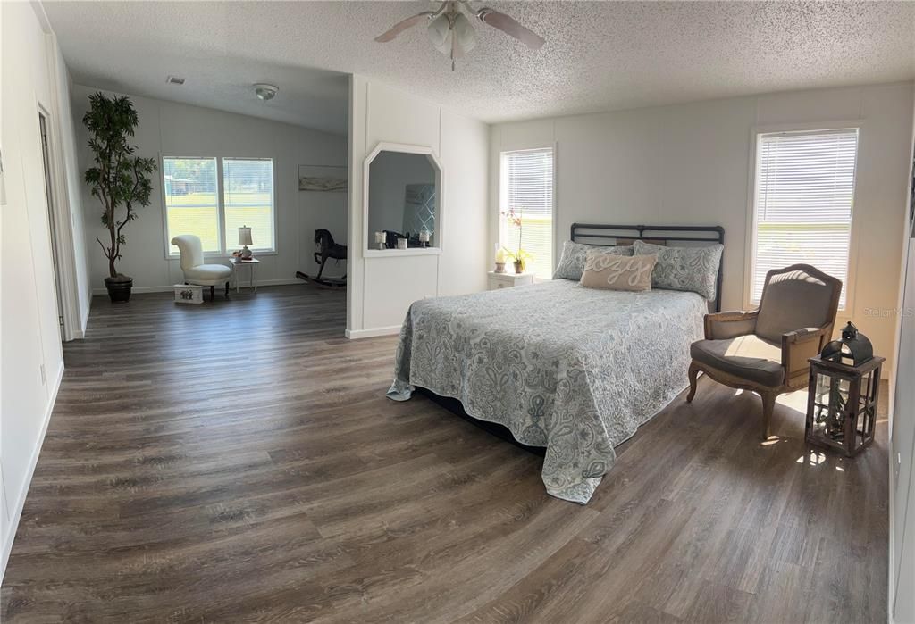 На продажу: $359,900 (4 спален, 2 ванн, 2432 Квадратных фут)