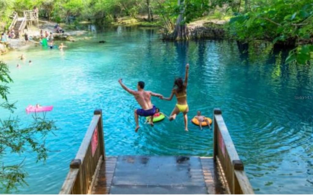 На продажу: $359,900 (4 спален, 2 ванн, 2432 Квадратных фут)