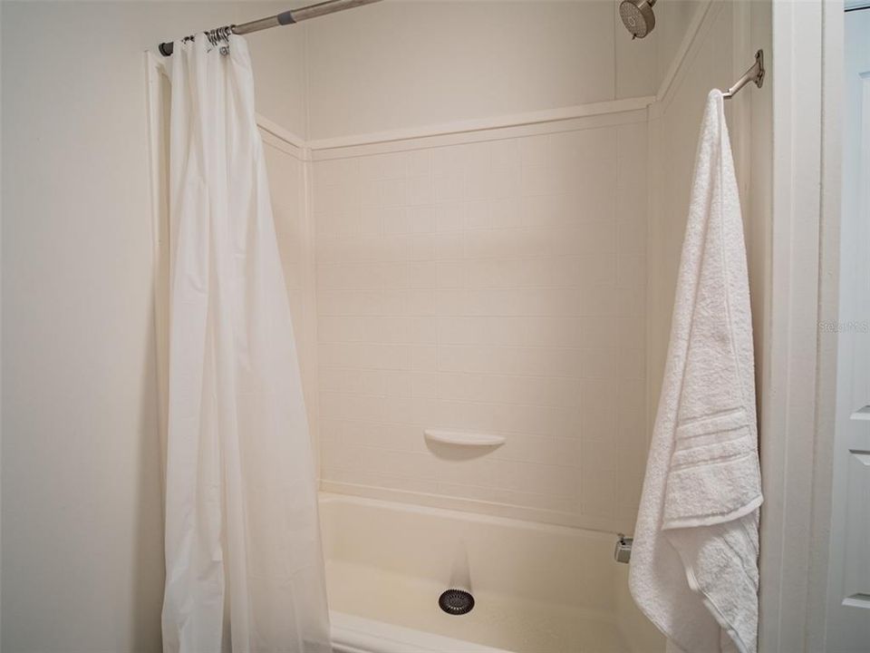 На продажу: $359,900 (4 спален, 2 ванн, 2432 Квадратных фут)