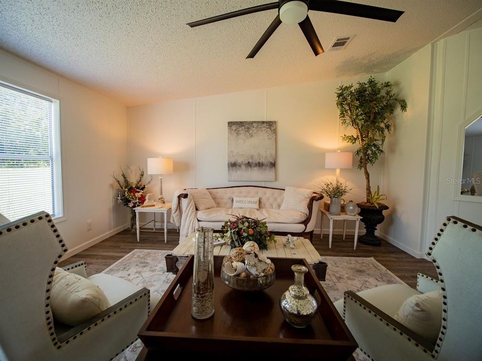 На продажу: $359,900 (4 спален, 2 ванн, 2432 Квадратных фут)