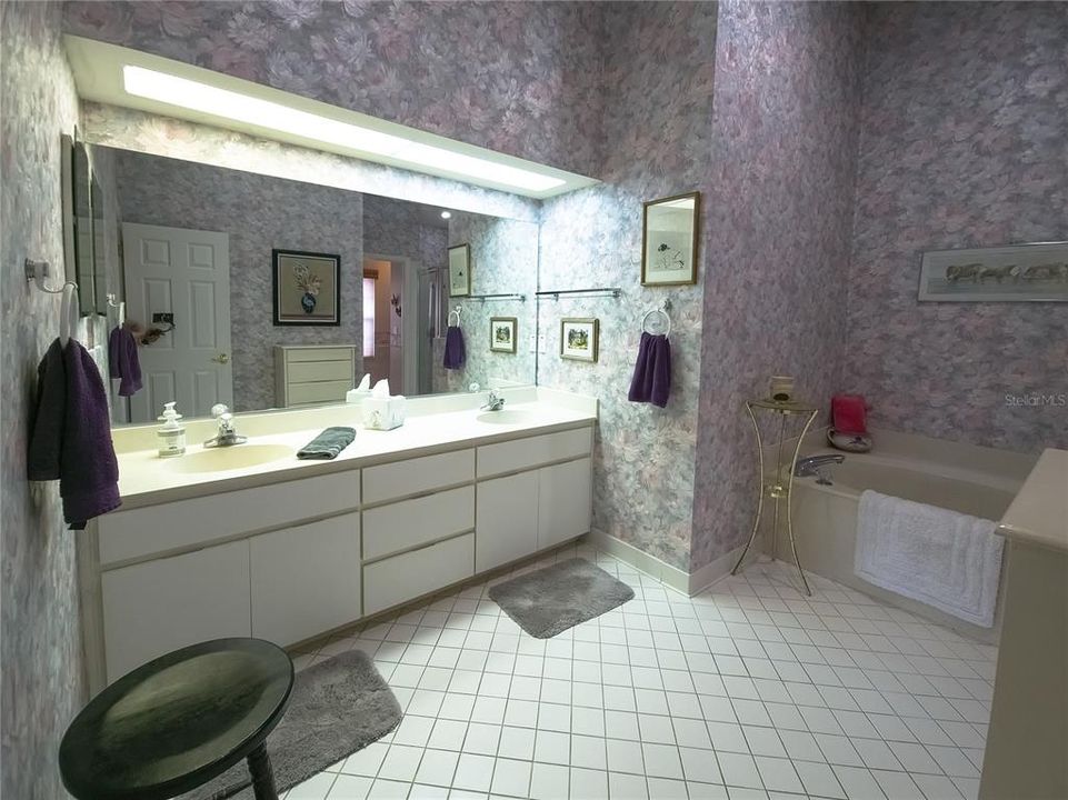 For Sale: $448,000 (3 beds, 2 baths, 1832 Square Feet)