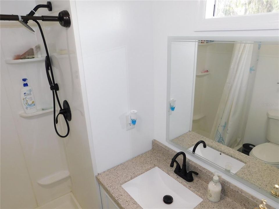 待售: $128,800 (2 贝兹, 1 浴室, 832 平方英尺)