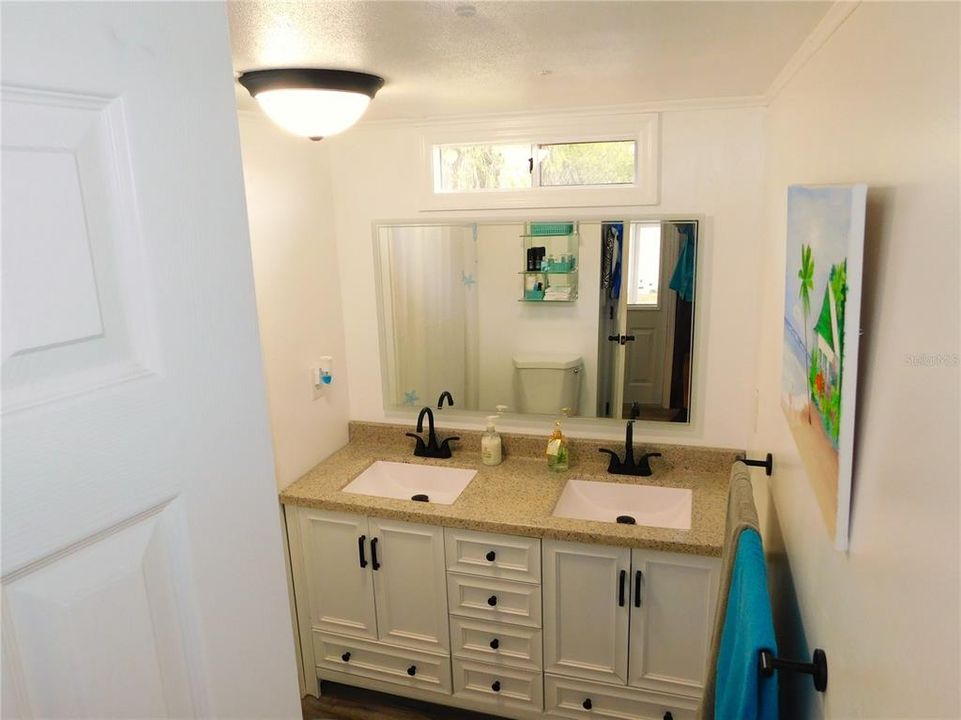 待售: $128,800 (2 贝兹, 1 浴室, 832 平方英尺)