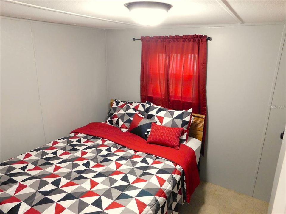 待售: $128,800 (2 贝兹, 1 浴室, 832 平方英尺)