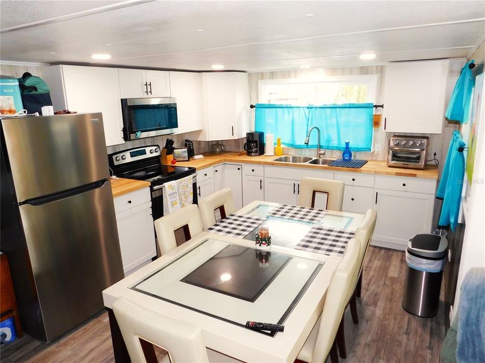 待售: $128,800 (2 贝兹, 1 浴室, 832 平方英尺)