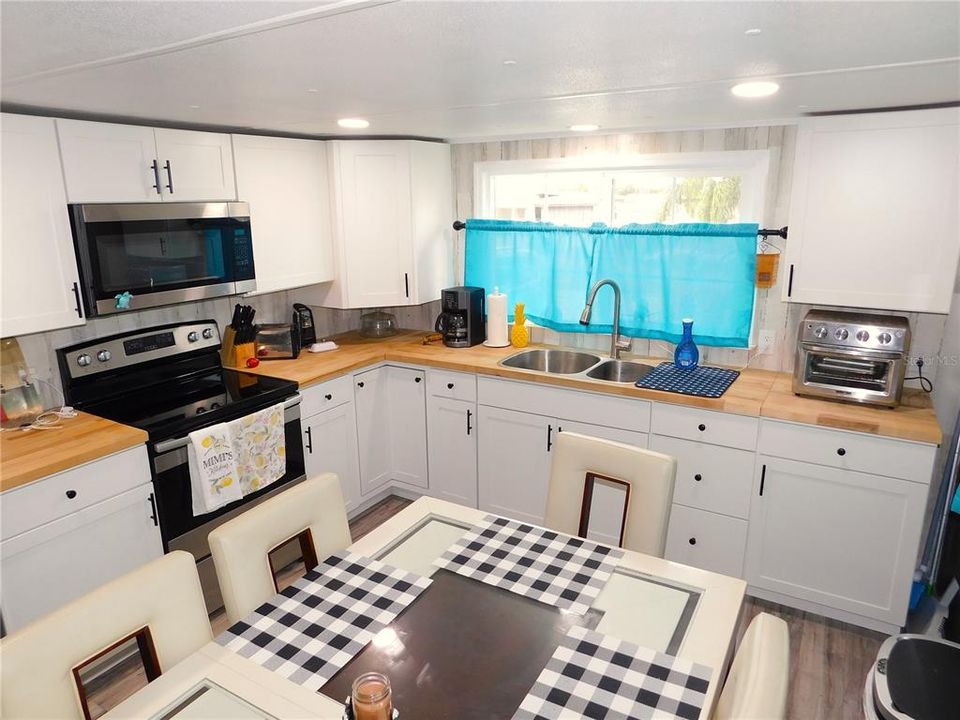 待售: $128,800 (2 贝兹, 1 浴室, 832 平方英尺)