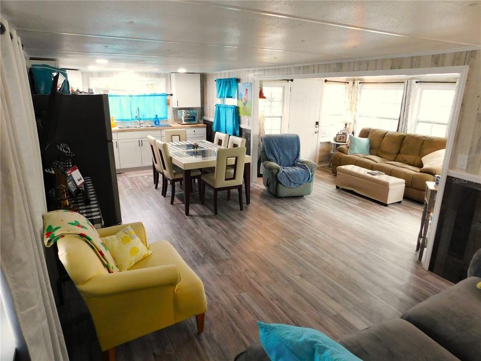 待售: $128,800 (2 贝兹, 1 浴室, 832 平方英尺)