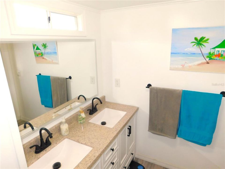 待售: $128,800 (2 贝兹, 1 浴室, 832 平方英尺)