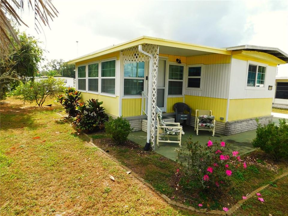 待售: $128,800 (2 贝兹, 1 浴室, 832 平方英尺)