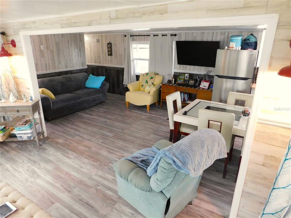 待售: $128,800 (2 贝兹, 1 浴室, 832 平方英尺)