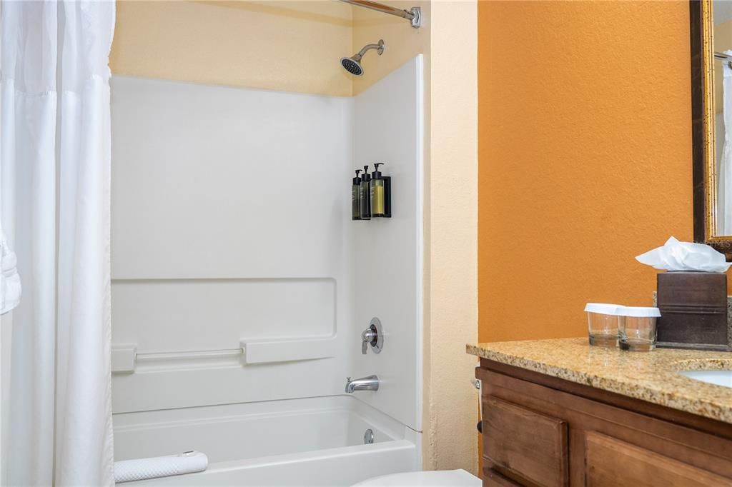 For Sale: $175,000 (2 beds, 2 baths, 957 Square Feet)