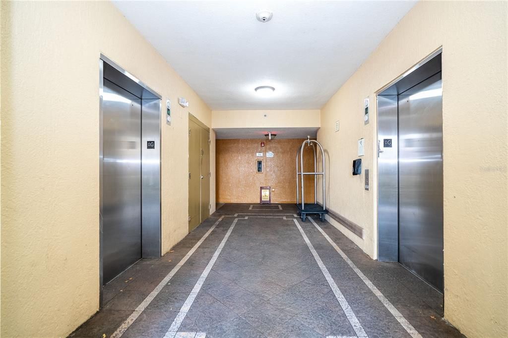 For Sale: $175,000 (2 beds, 2 baths, 957 Square Feet)