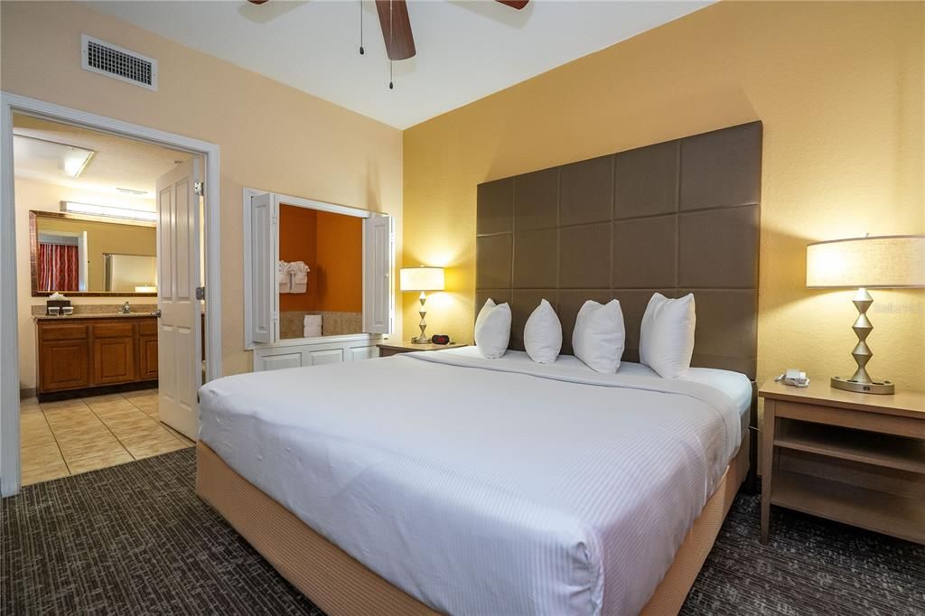 For Sale: $175,000 (2 beds, 2 baths, 957 Square Feet)