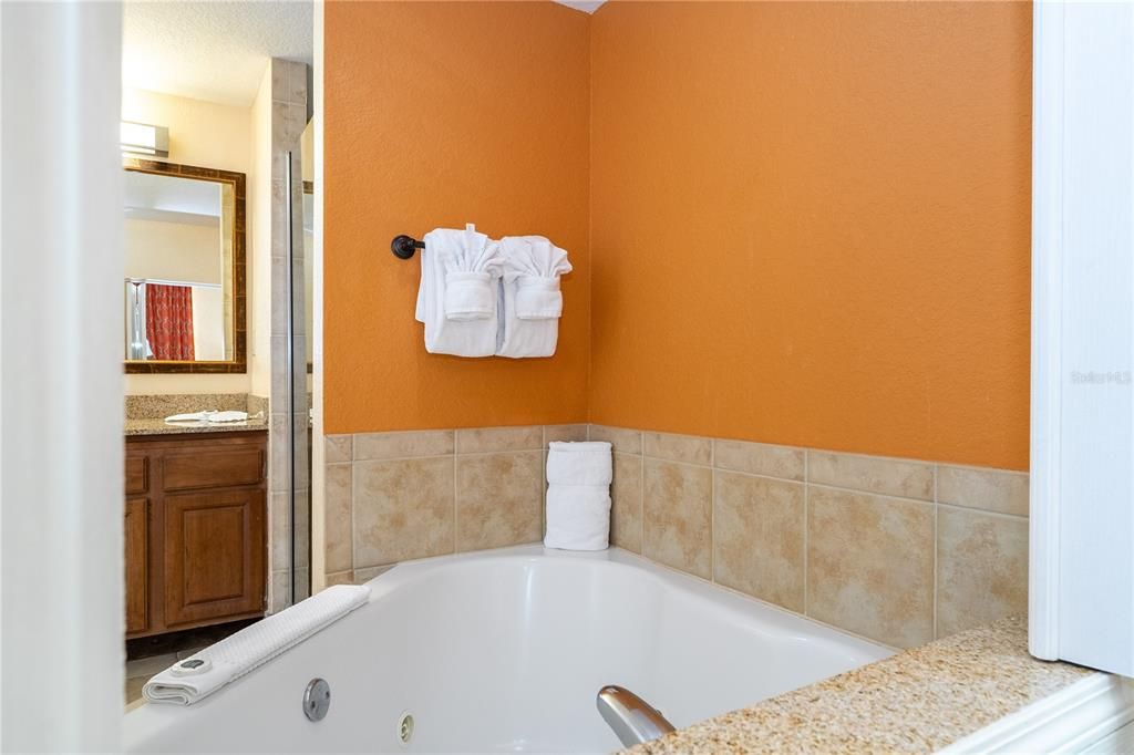 For Sale: $175,000 (2 beds, 2 baths, 957 Square Feet)