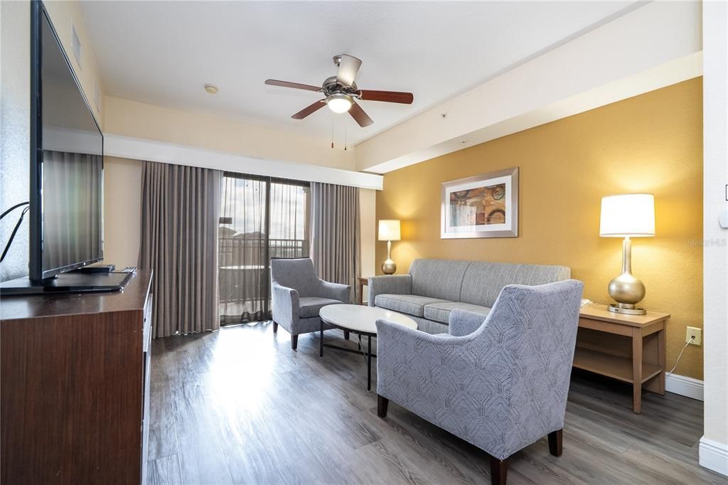 For Sale: $175,000 (2 beds, 2 baths, 957 Square Feet)