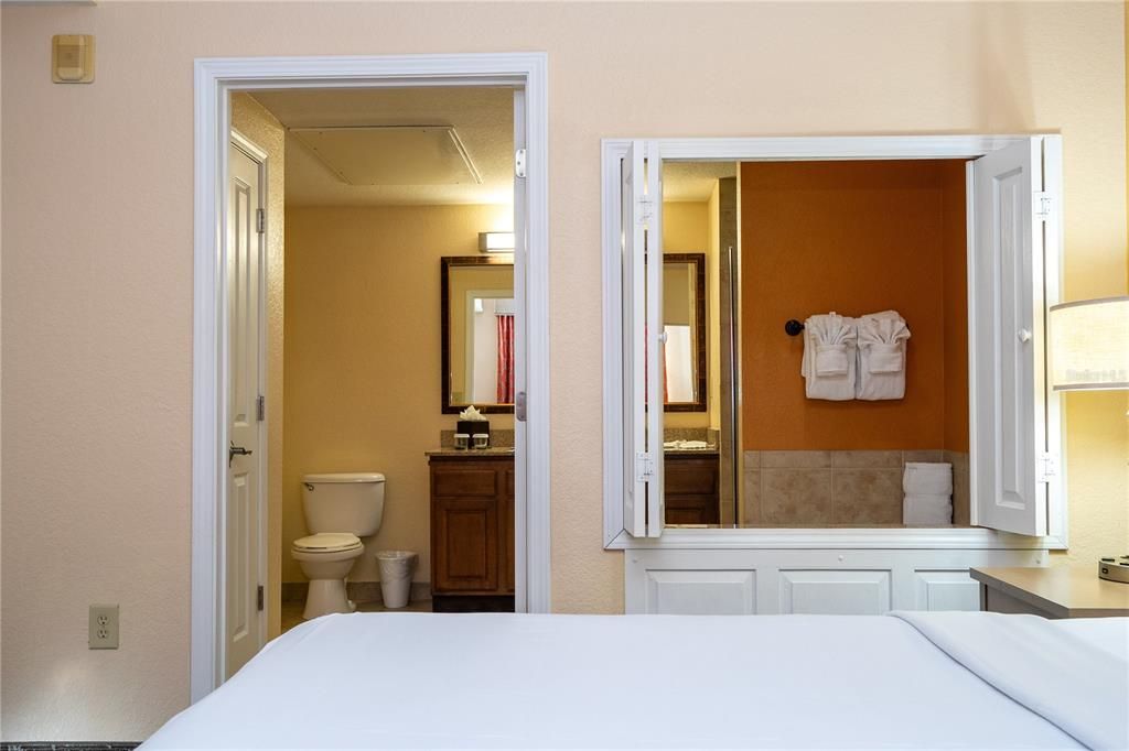 For Sale: $175,000 (2 beds, 2 baths, 957 Square Feet)