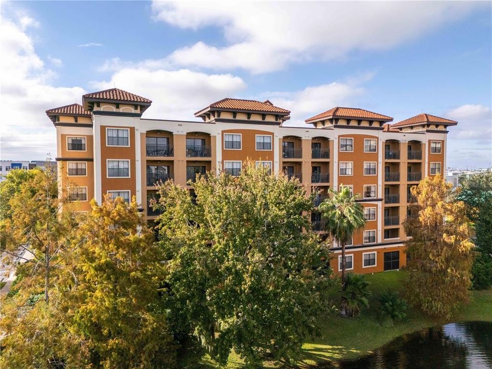 For Sale: $175,000 (2 beds, 2 baths, 957 Square Feet)