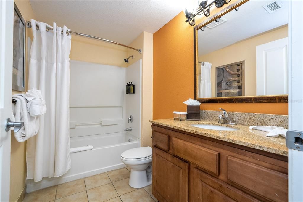 For Sale: $175,000 (2 beds, 2 baths, 957 Square Feet)