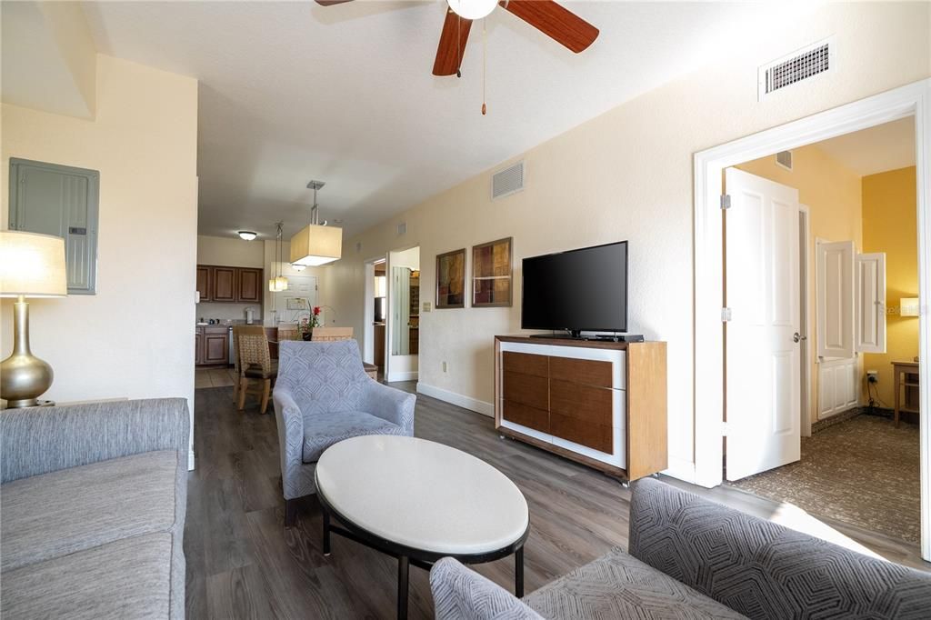 For Sale: $175,000 (2 beds, 2 baths, 957 Square Feet)