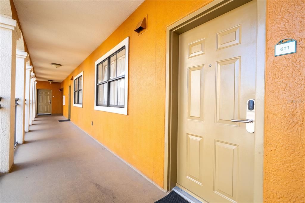 For Sale: $175,000 (2 beds, 2 baths, 957 Square Feet)