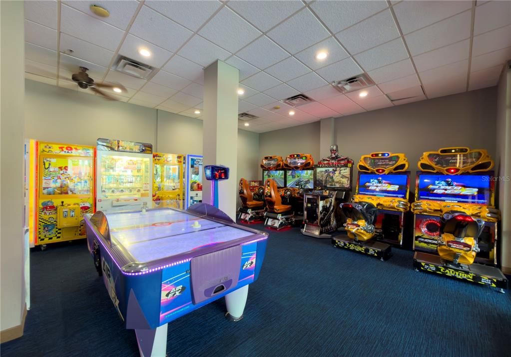 For Sale: $175,000 (2 beds, 2 baths, 957 Square Feet)