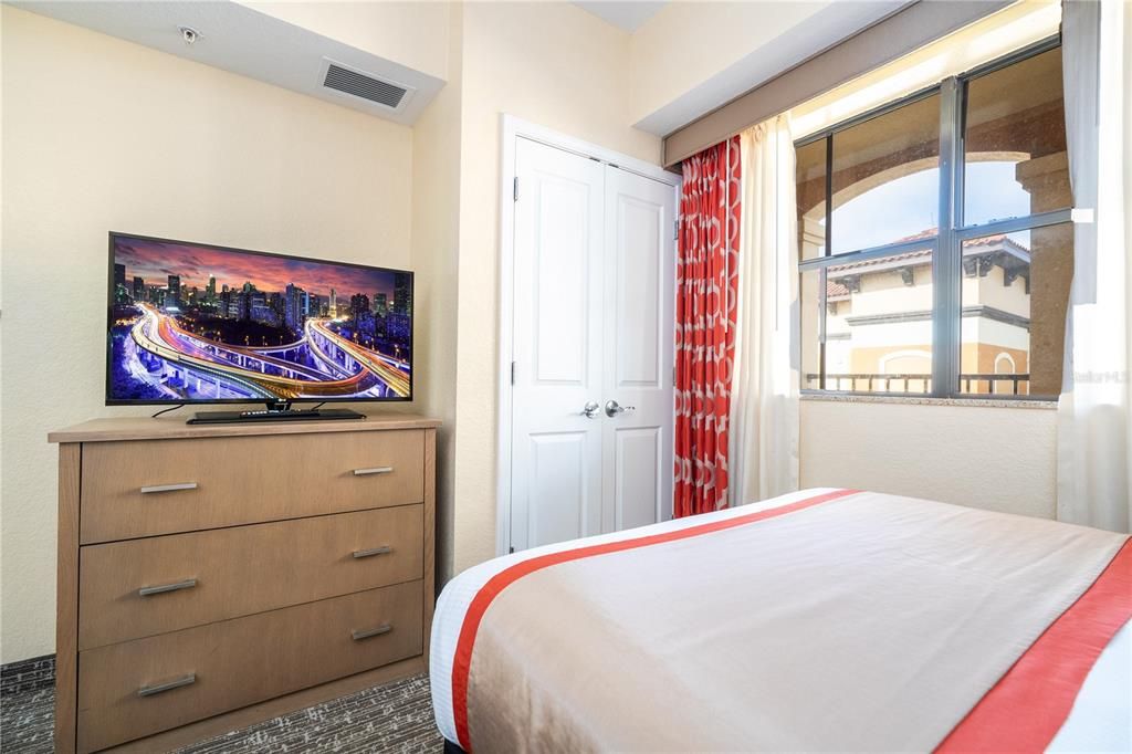 For Sale: $175,000 (2 beds, 2 baths, 957 Square Feet)