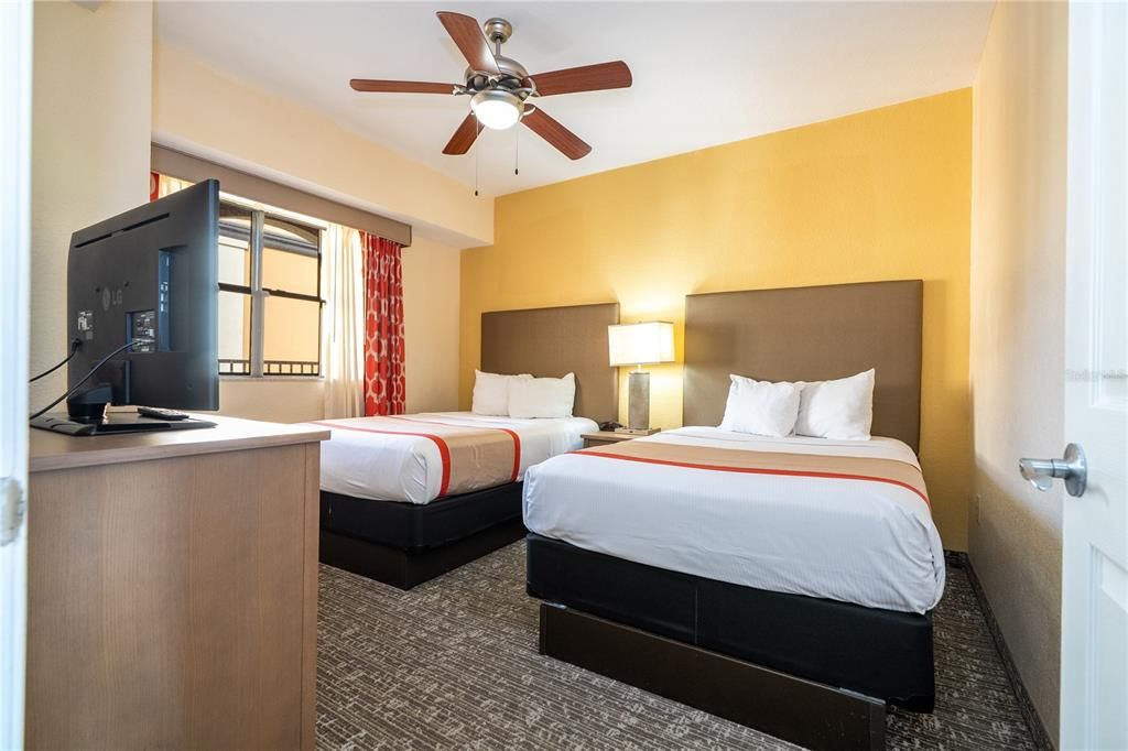 For Sale: $175,000 (2 beds, 2 baths, 957 Square Feet)