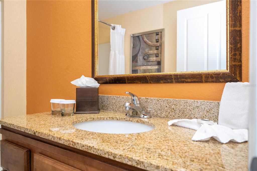 For Sale: $175,000 (2 beds, 2 baths, 957 Square Feet)