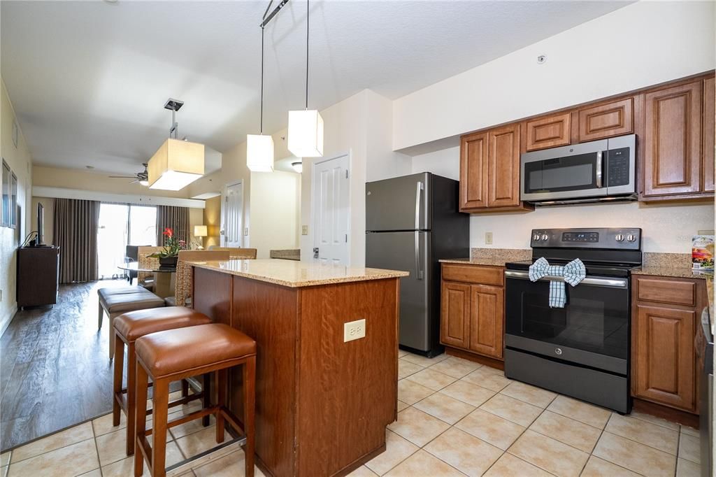 For Sale: $175,000 (2 beds, 2 baths, 957 Square Feet)