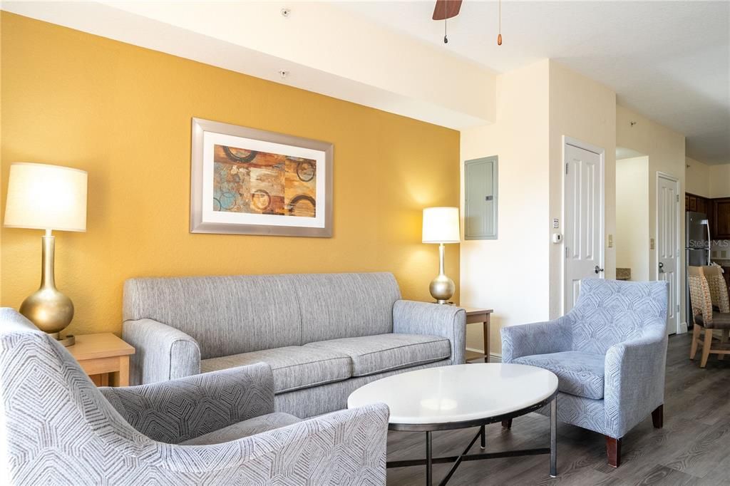 For Sale: $175,000 (2 beds, 2 baths, 957 Square Feet)