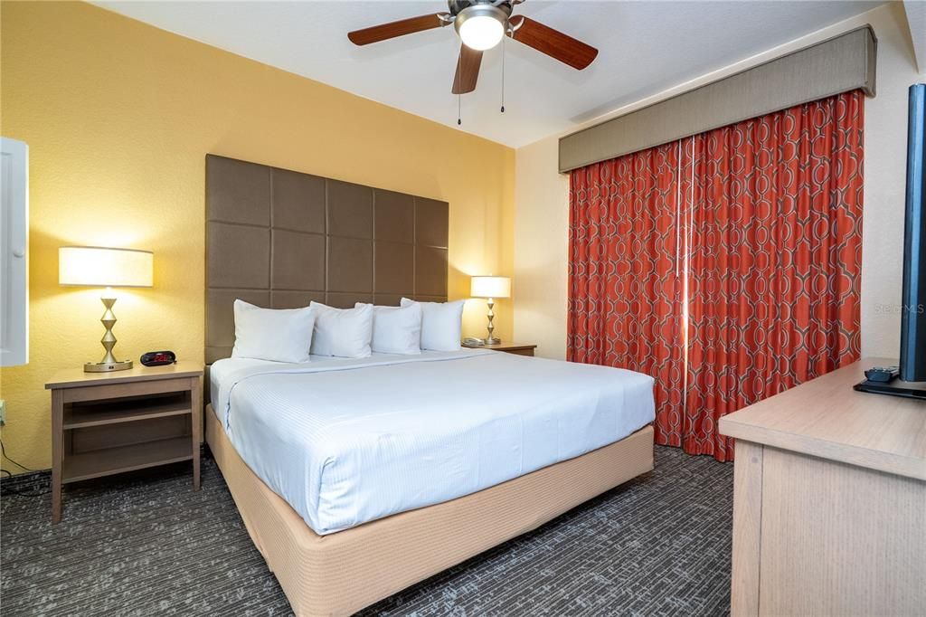 For Sale: $175,000 (2 beds, 2 baths, 957 Square Feet)