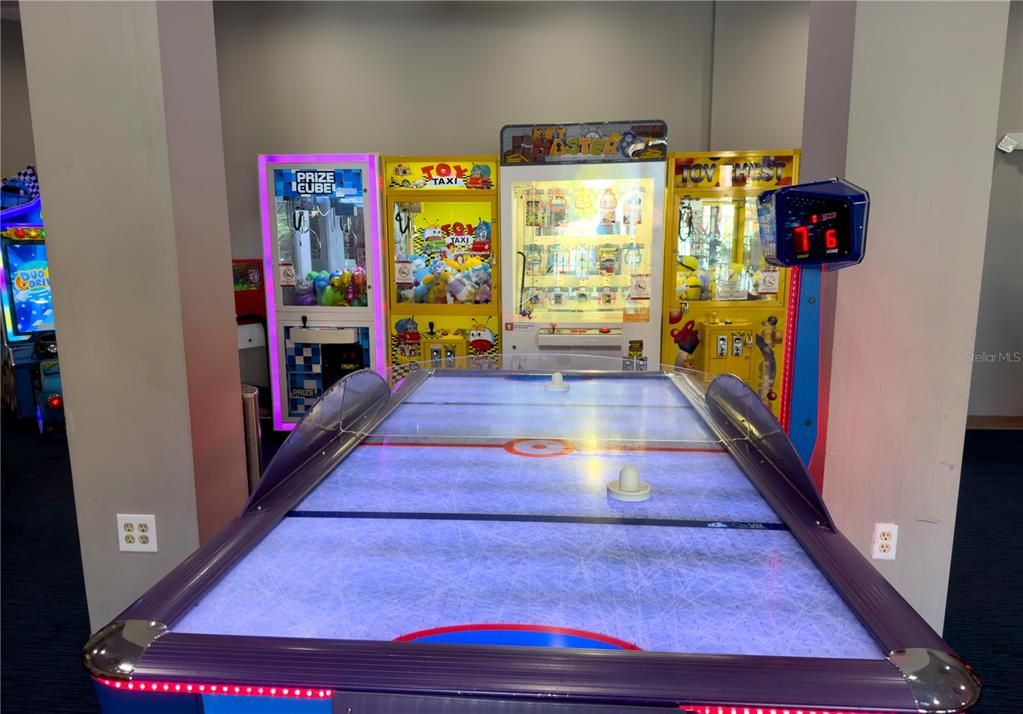 For Sale: $175,000 (2 beds, 2 baths, 957 Square Feet)