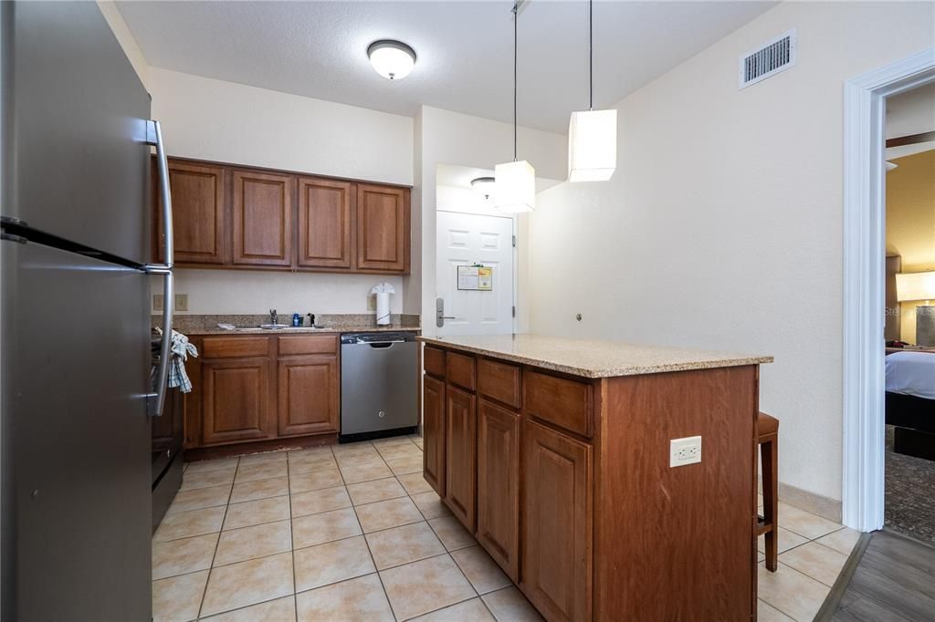 For Sale: $175,000 (2 beds, 2 baths, 957 Square Feet)