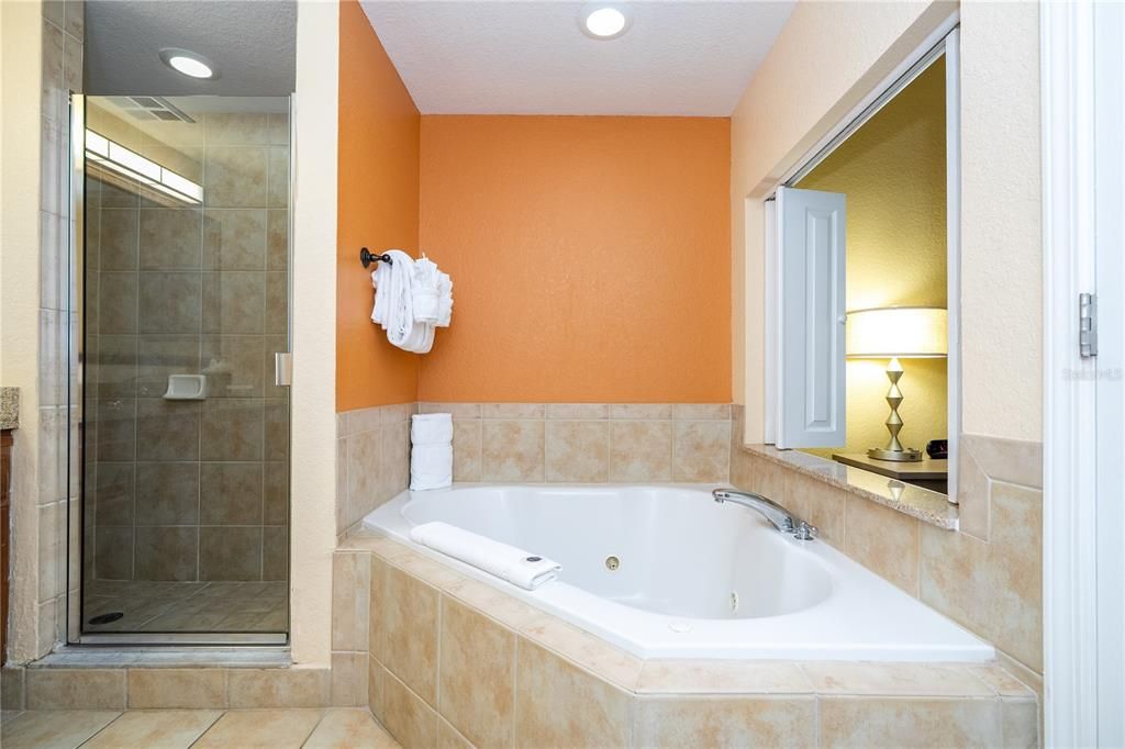 For Sale: $175,000 (2 beds, 2 baths, 957 Square Feet)