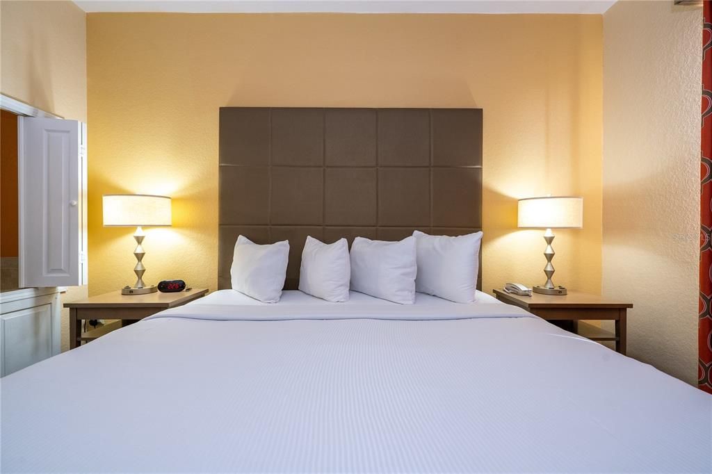 For Sale: $175,000 (2 beds, 2 baths, 957 Square Feet)