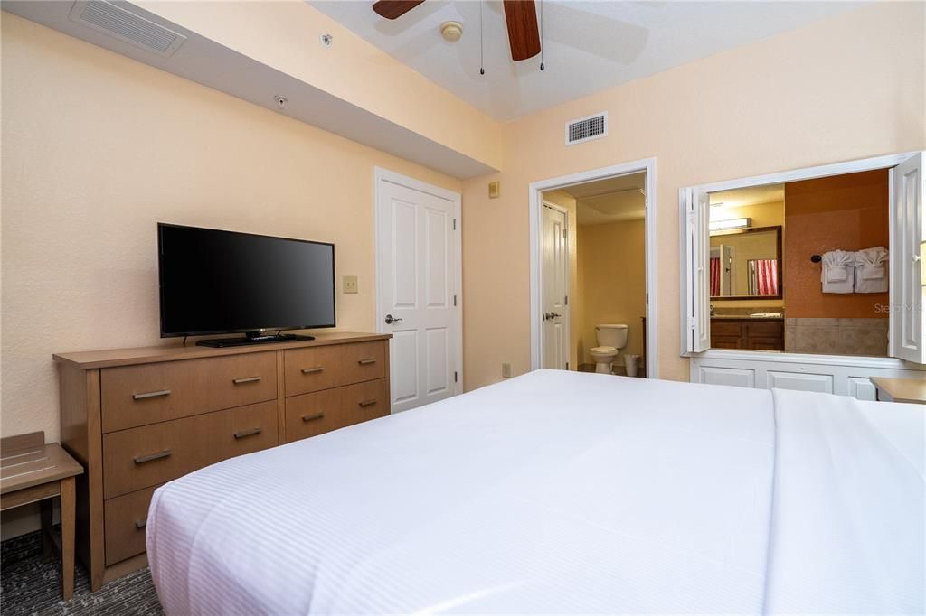 For Sale: $175,000 (2 beds, 2 baths, 957 Square Feet)