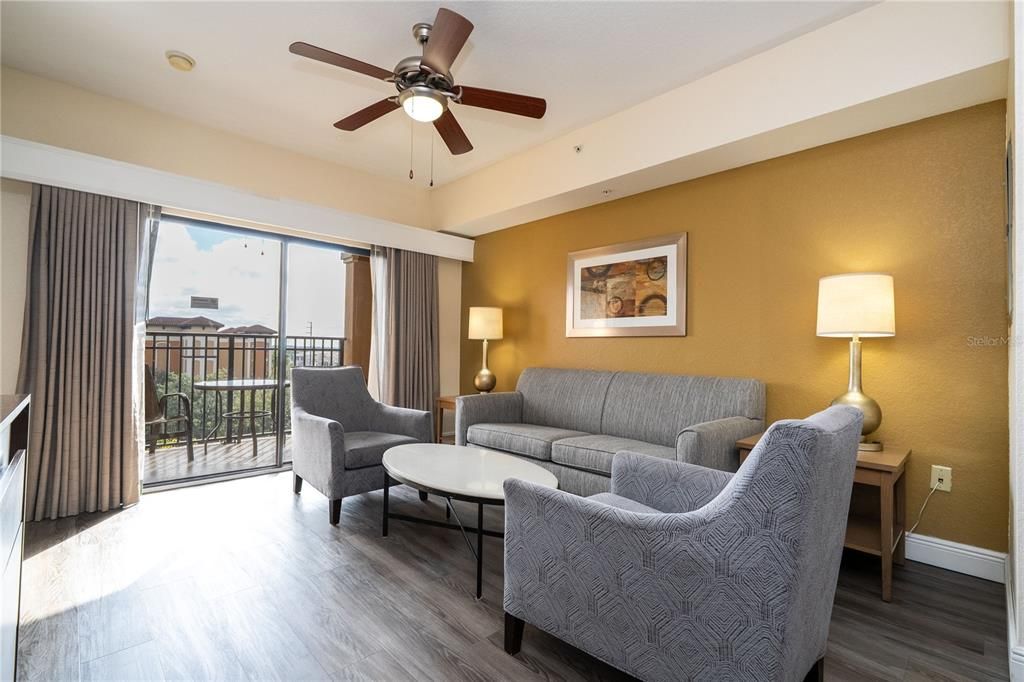 For Sale: $175,000 (2 beds, 2 baths, 957 Square Feet)