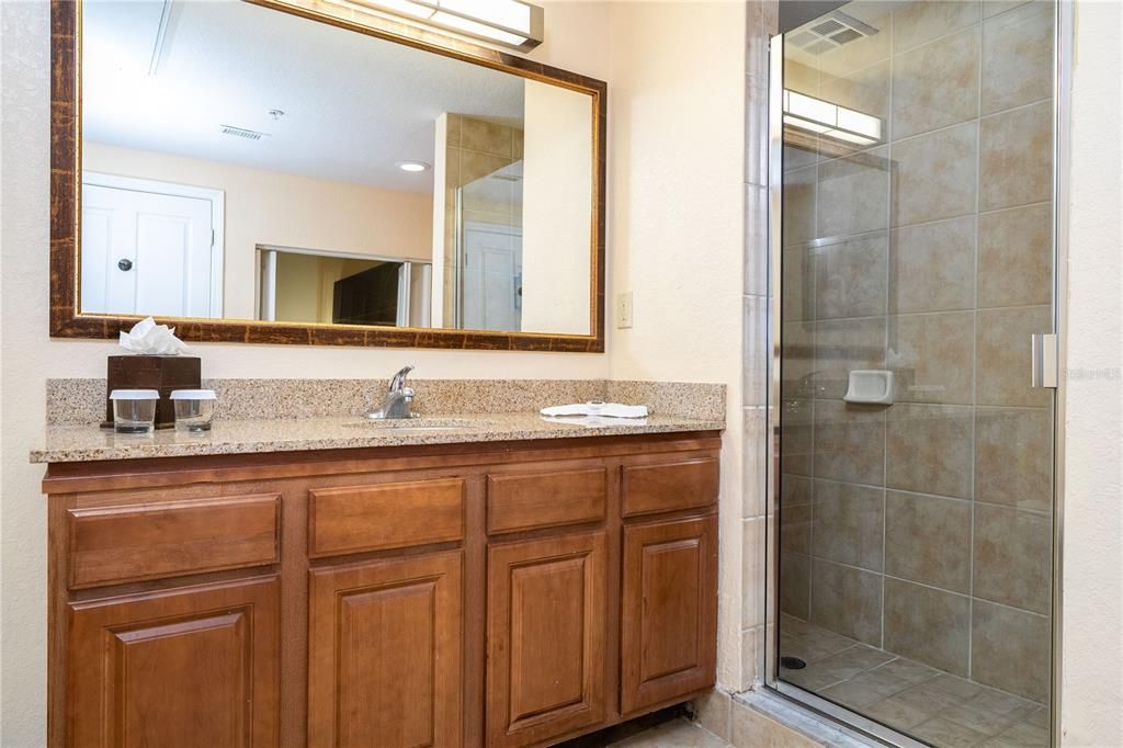 For Sale: $175,000 (2 beds, 2 baths, 957 Square Feet)