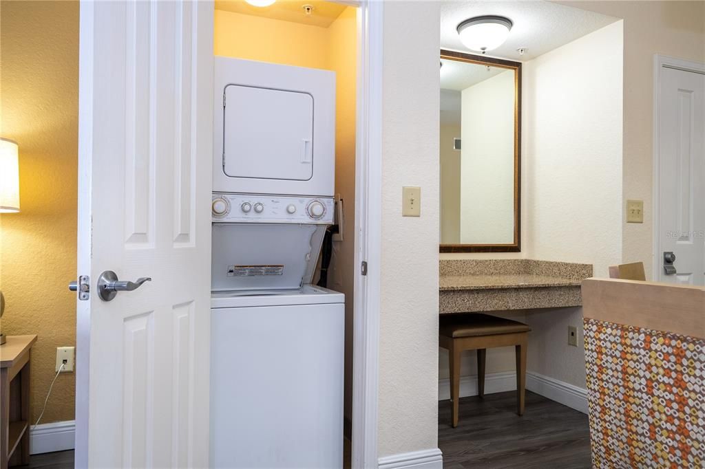 For Sale: $175,000 (2 beds, 2 baths, 957 Square Feet)