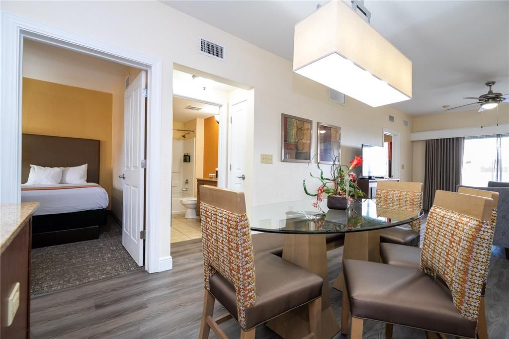 For Sale: $175,000 (2 beds, 2 baths, 957 Square Feet)