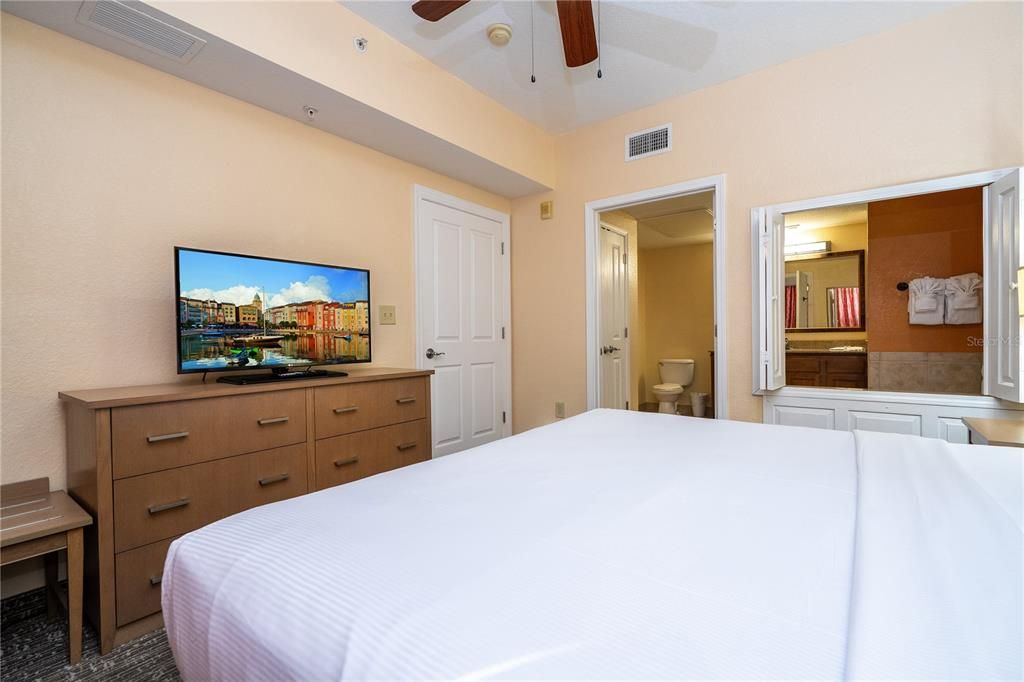 For Sale: $175,000 (2 beds, 2 baths, 957 Square Feet)