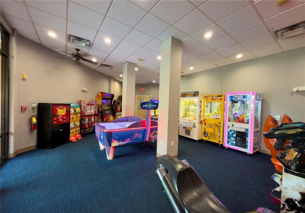 For Sale: $175,000 (2 beds, 2 baths, 957 Square Feet)