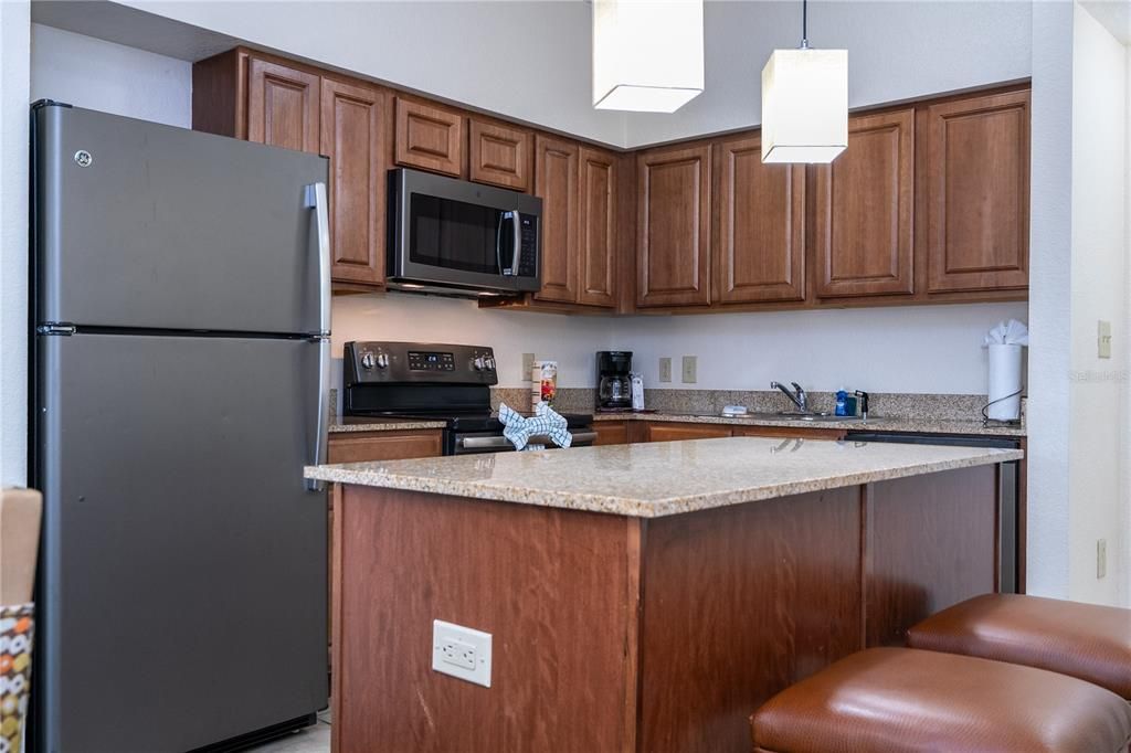 For Sale: $175,000 (2 beds, 2 baths, 957 Square Feet)