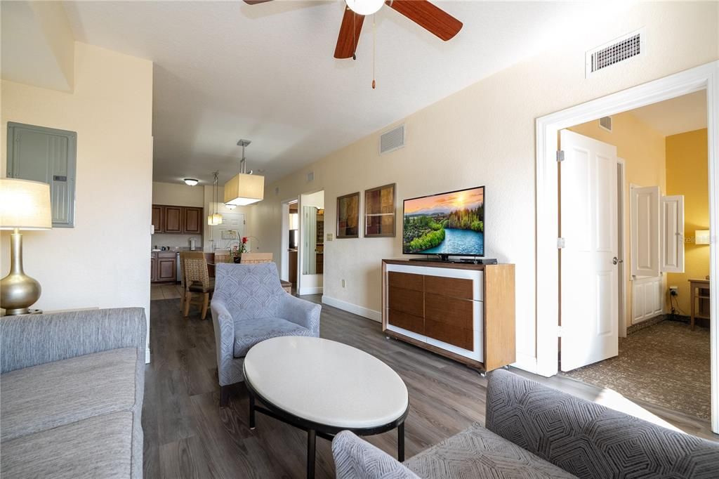 For Sale: $175,000 (2 beds, 2 baths, 957 Square Feet)